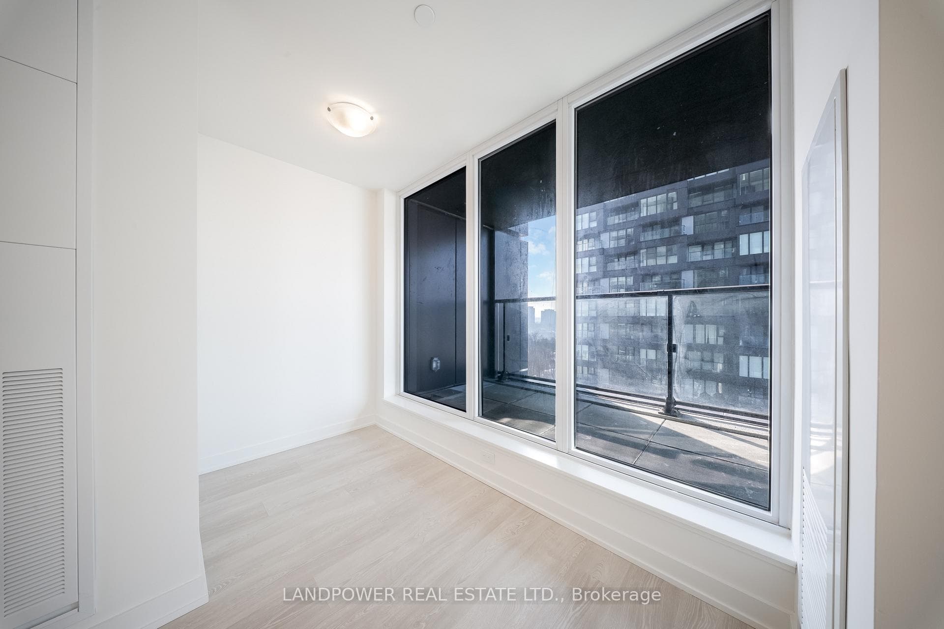 1 Quarrington Lane Unit 807 photo 6
