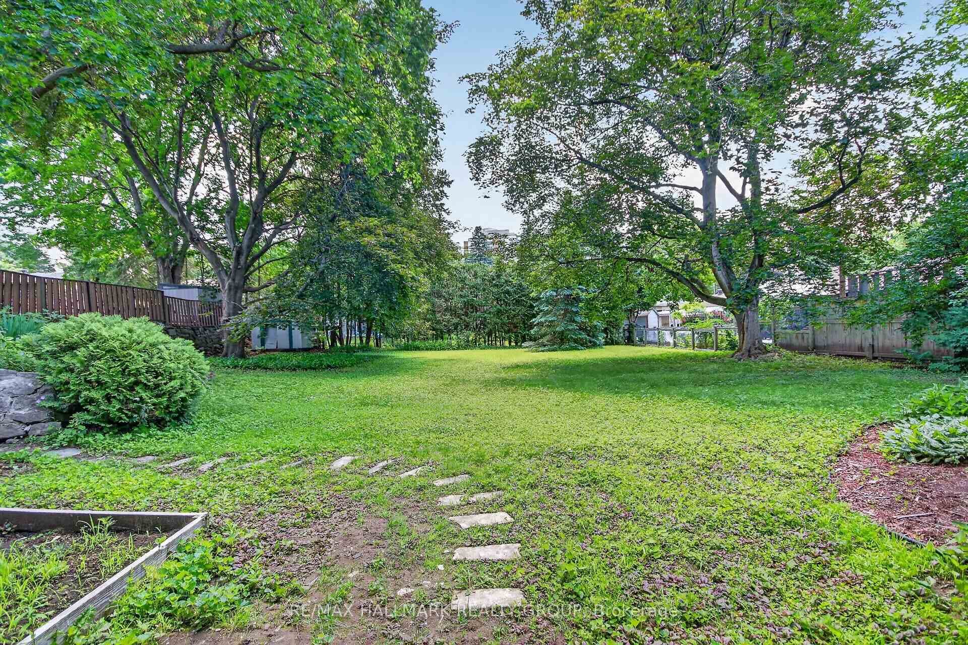 1054 Chelsea Drive photo 41