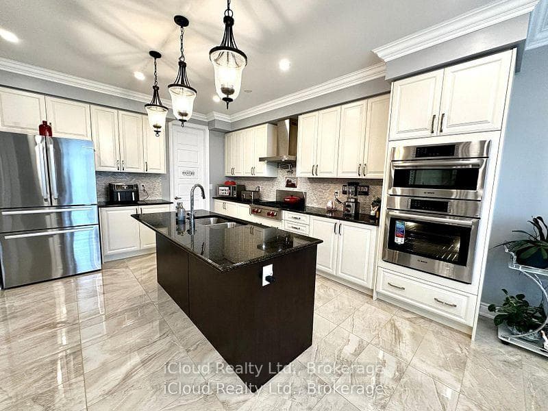 56 Esther Crescent photo 10