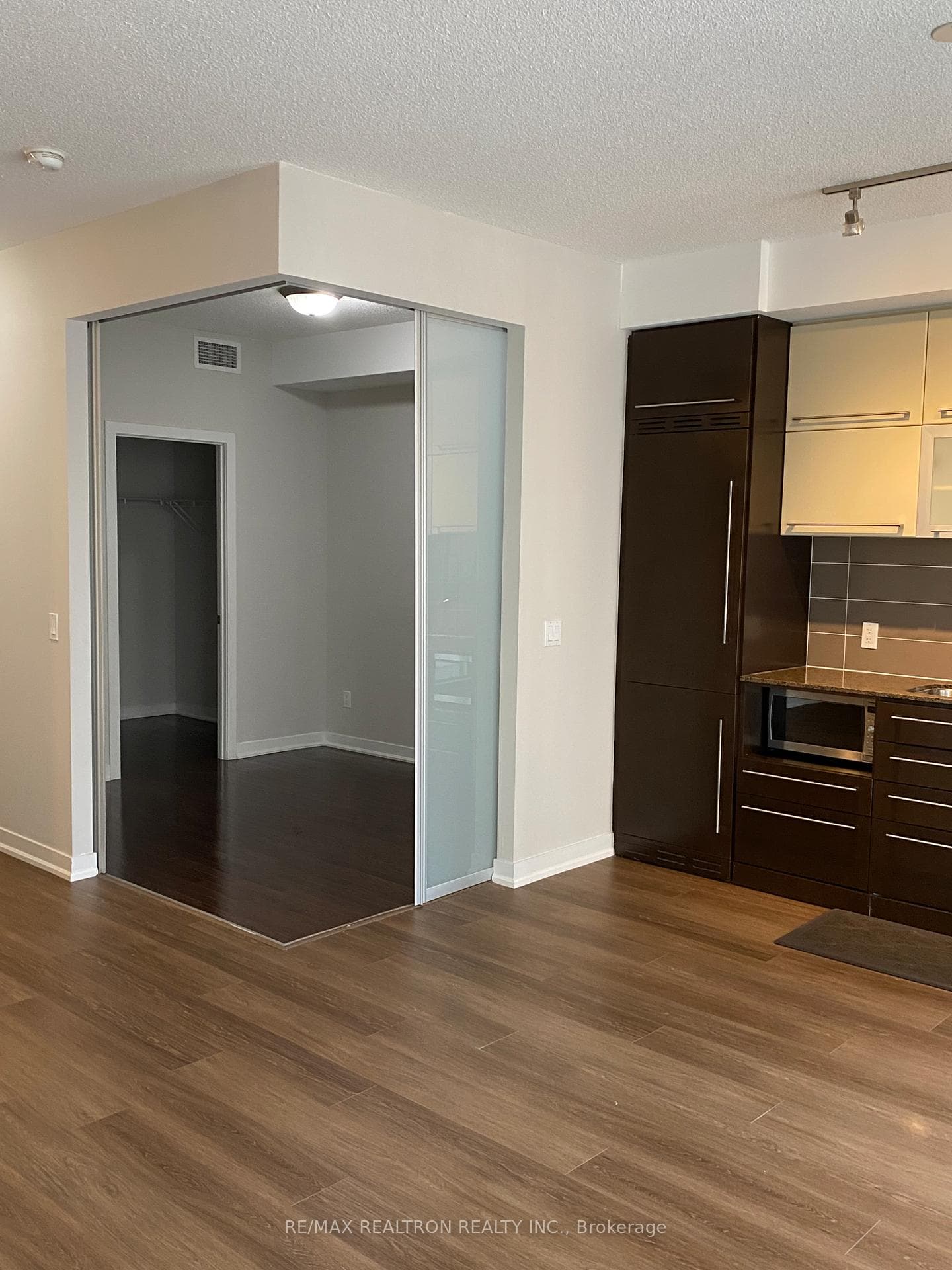 770 Bay Street Unit 1107 photo 7