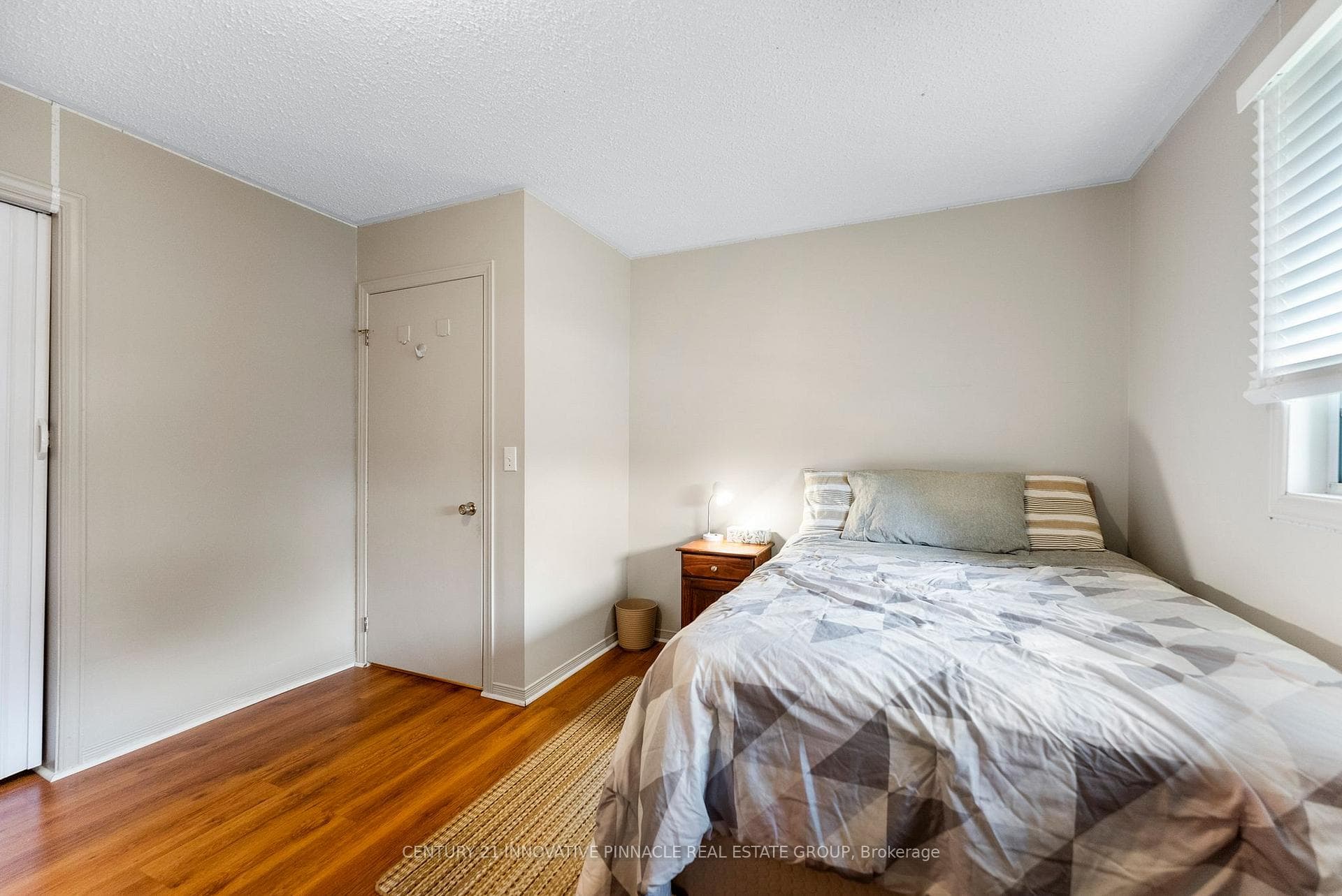 594 Herbert Street photo 28