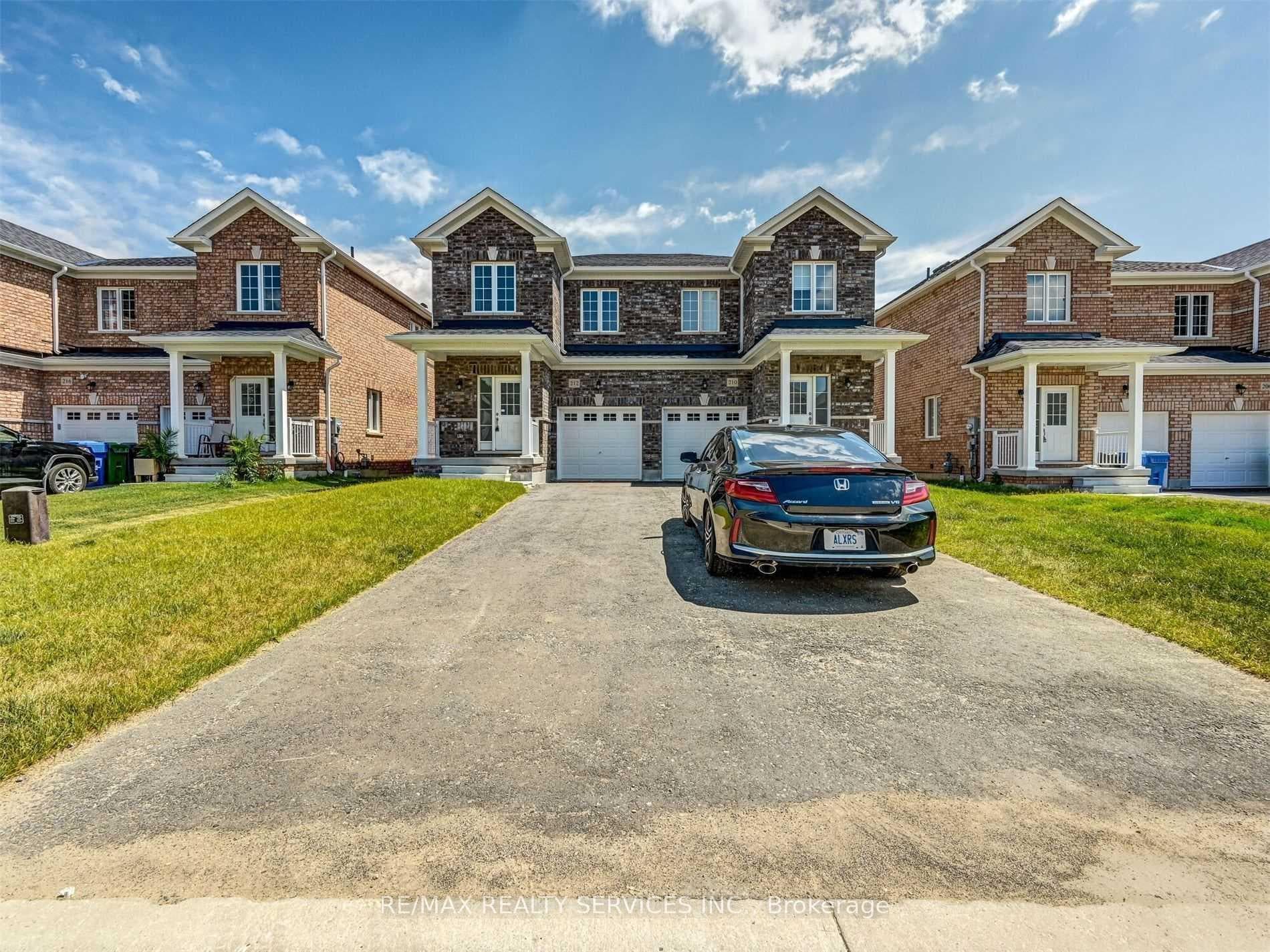 212 Ridley Crescent photo 1