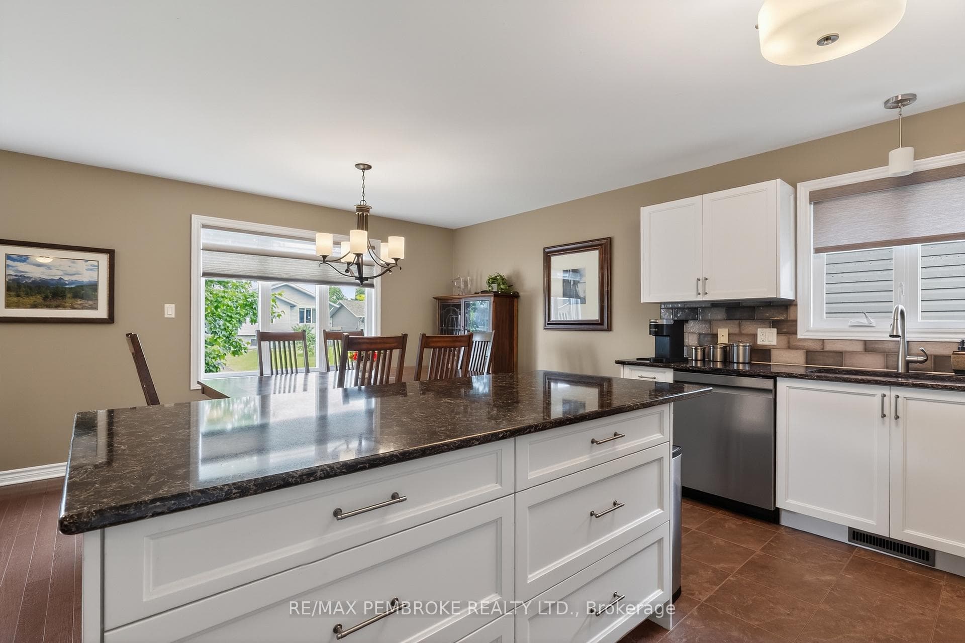 61 Oak Avenue photo 9