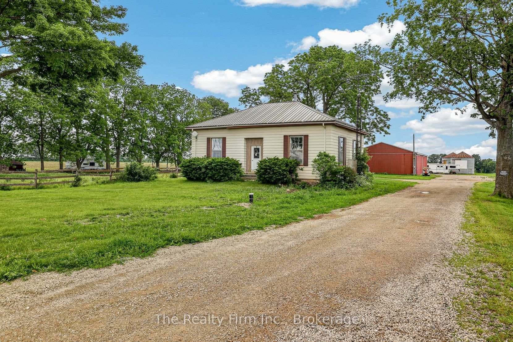 564207 Karn Road photo 2