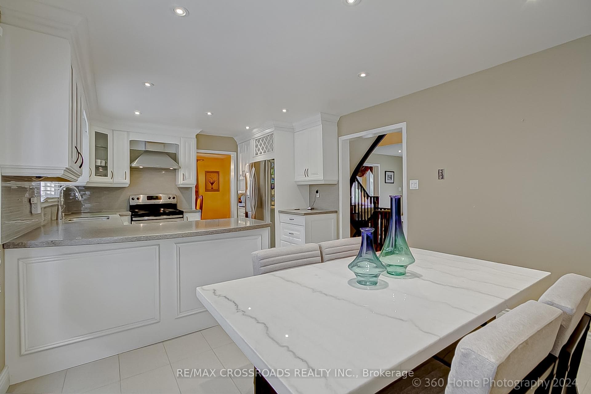 Open Concept, Cozy Kitchen