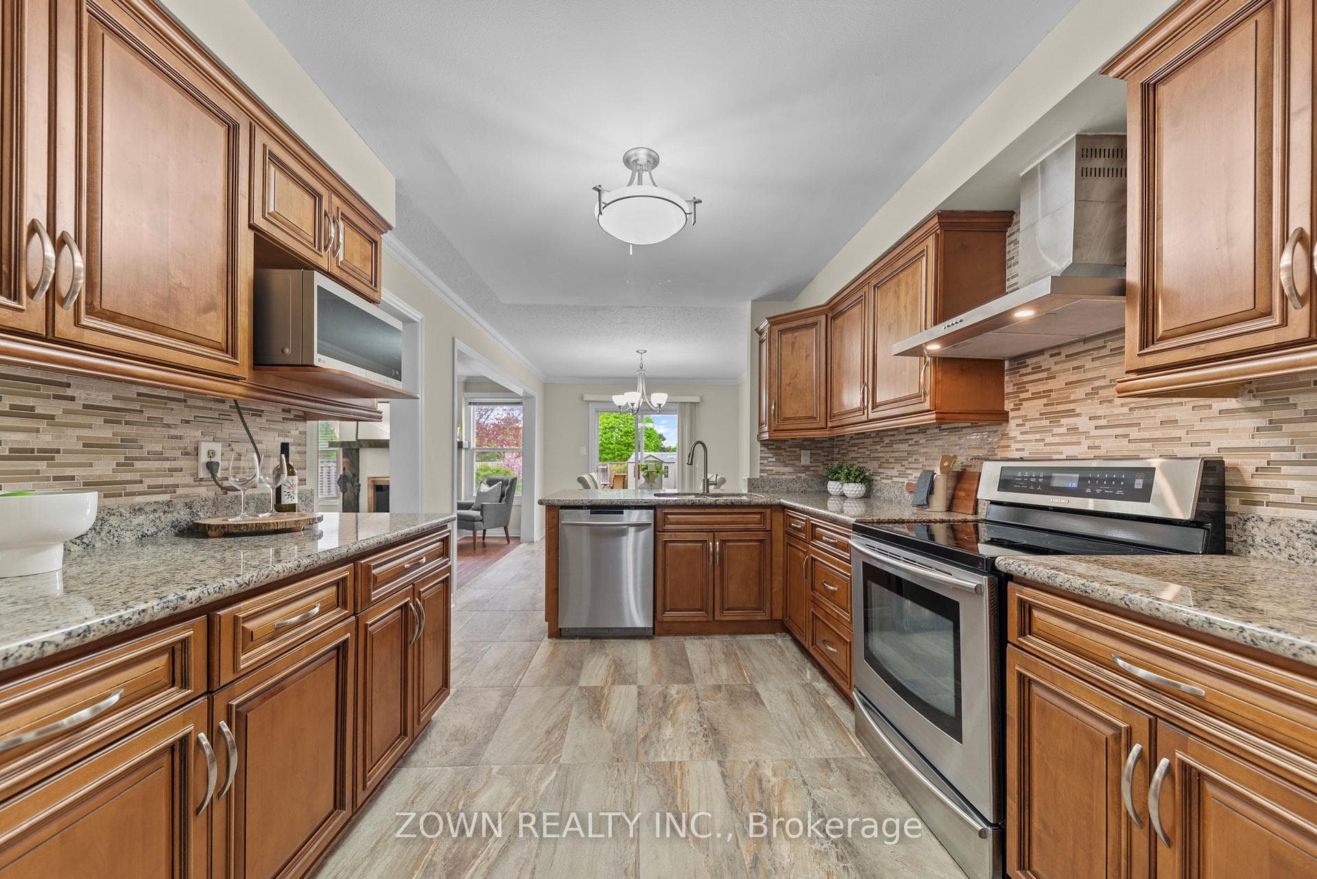 98 Millcroft Way Vaughan - Zown Realty Inc.