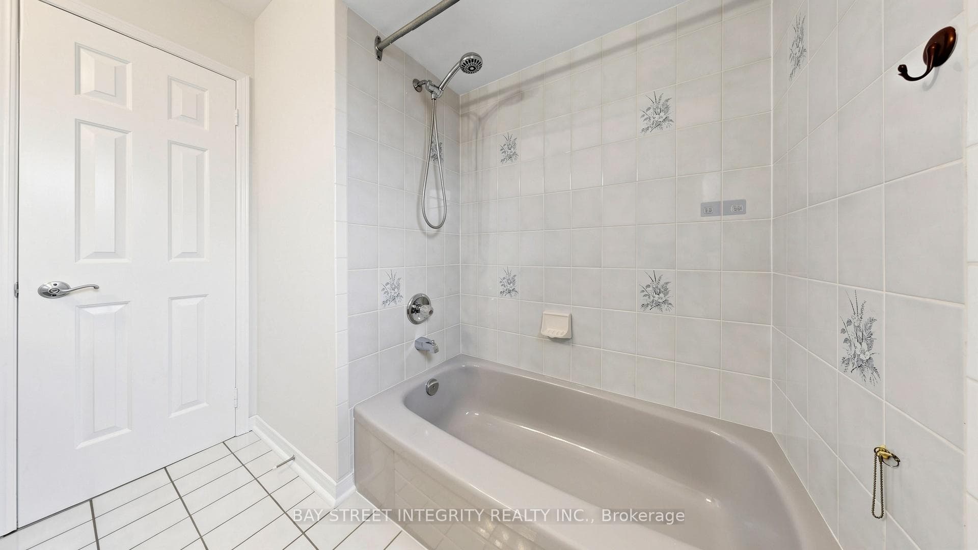 158 Largo Crescent photo 45