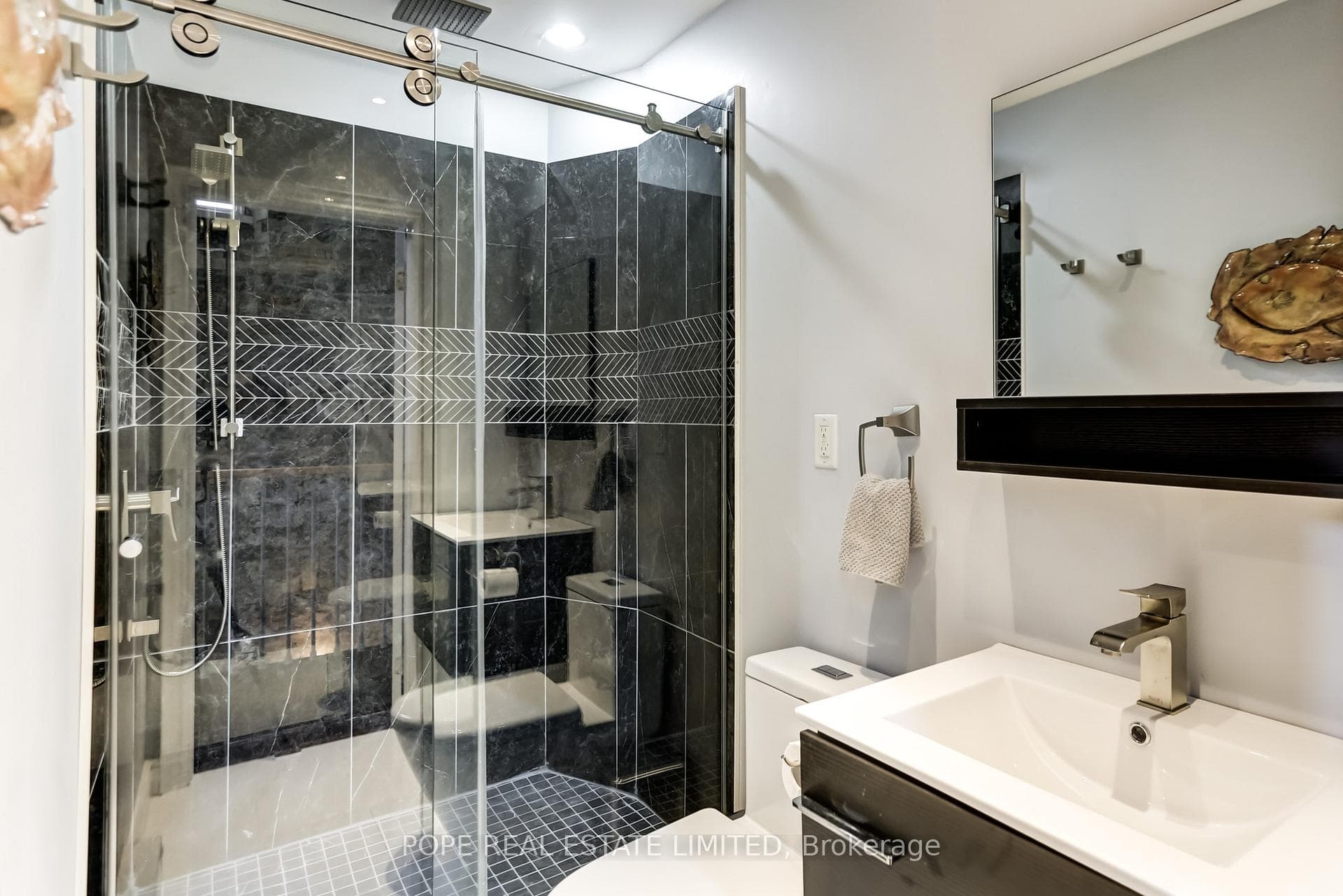 384 Sunnyside Avenue Unit 202 photo 28