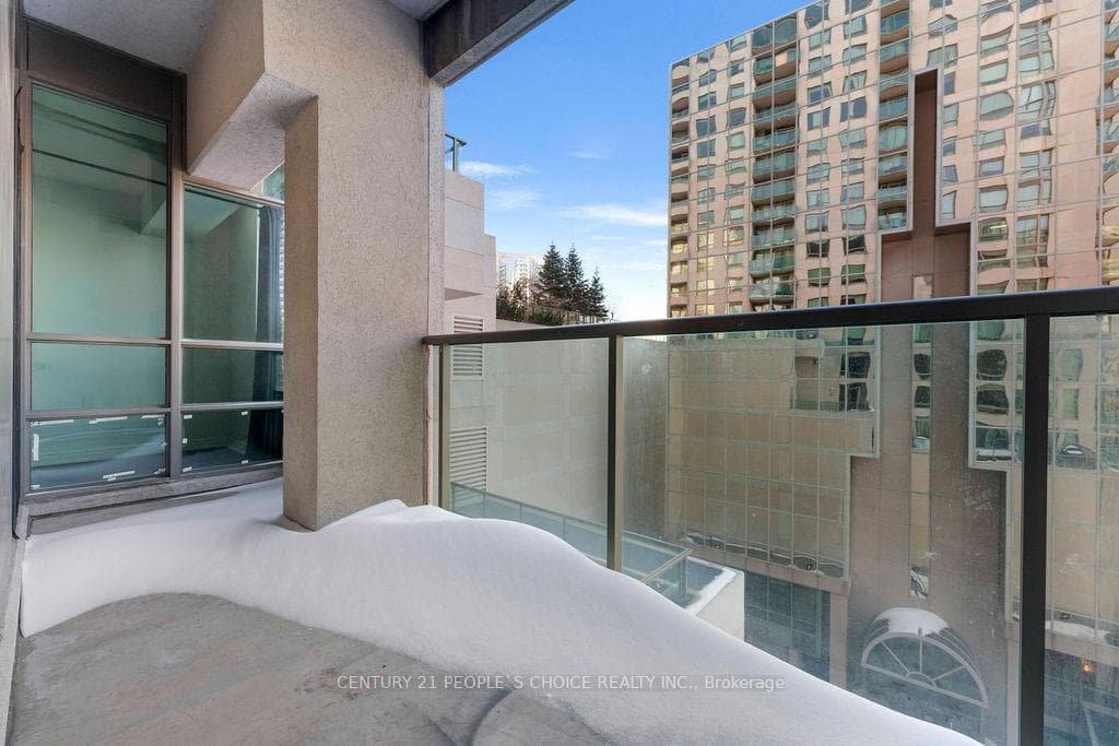 208 Enfield Place Unit 602 photo 4
