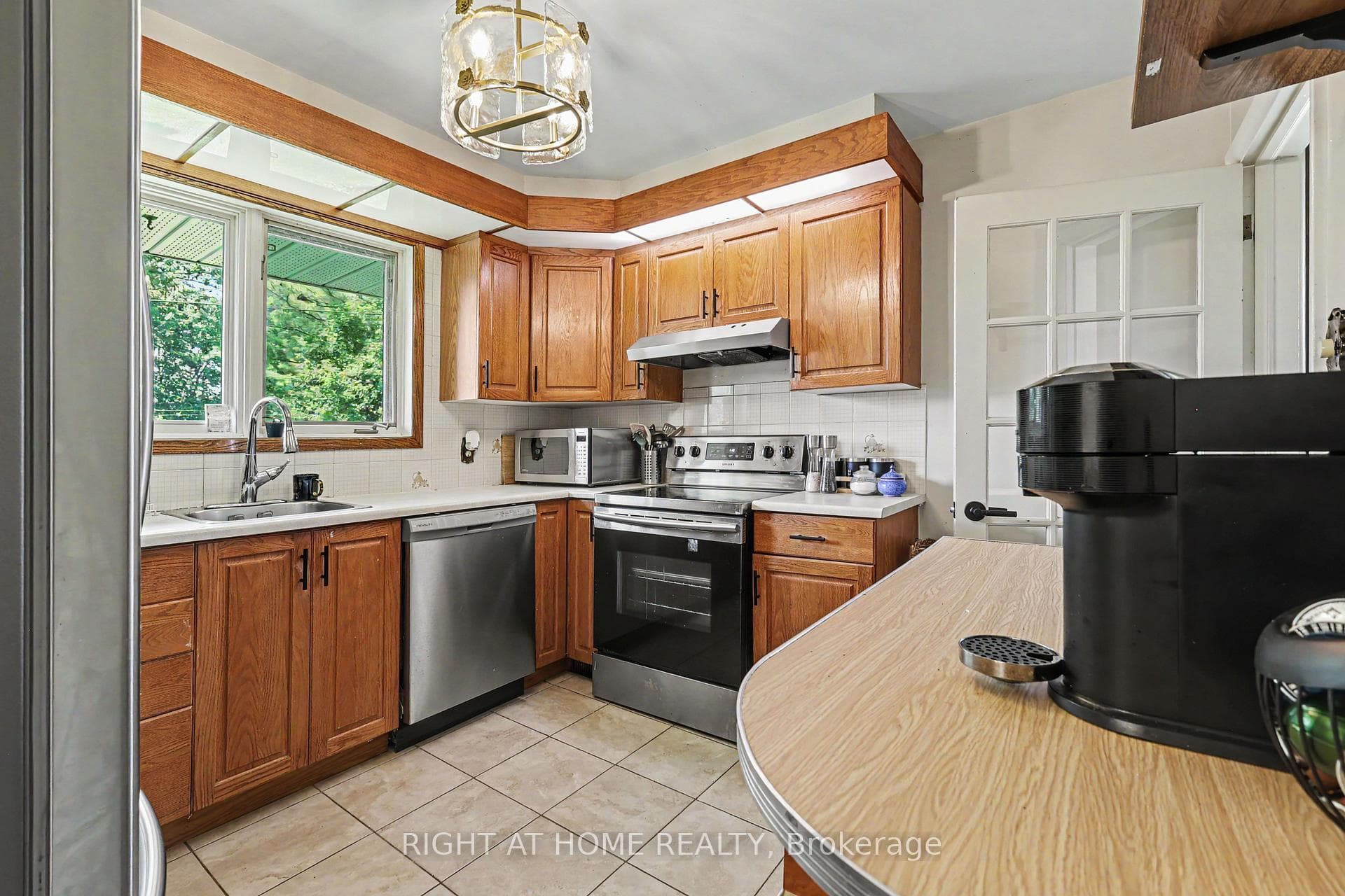 1640 FISHER Avenue photo 6