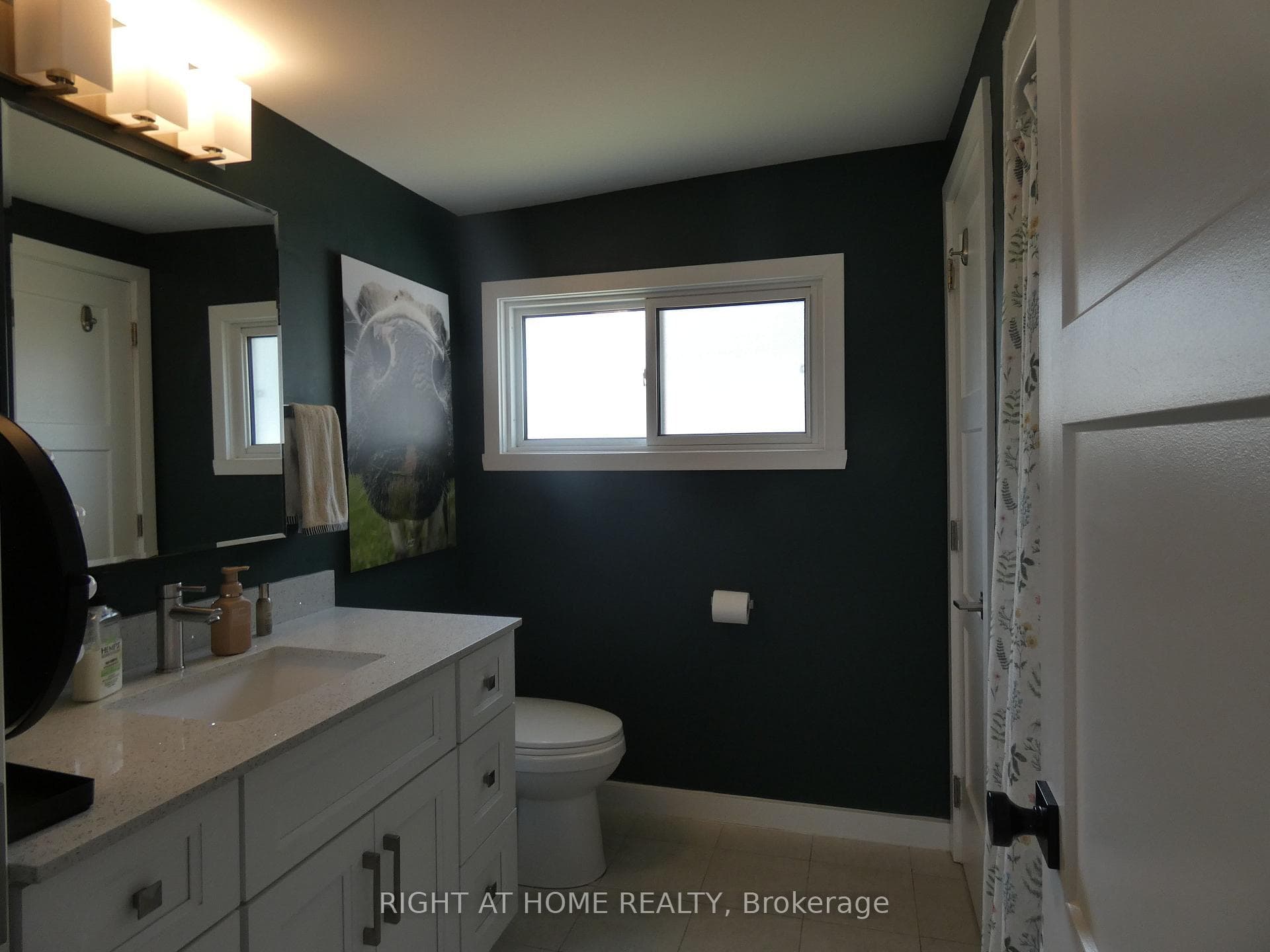 407 KING Street photo 12