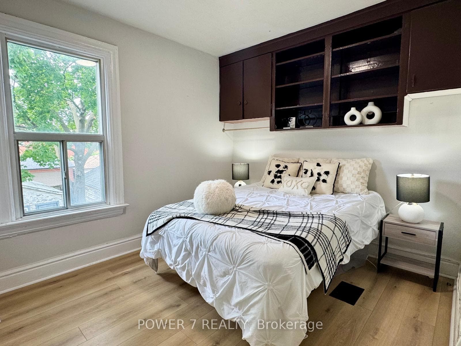 810 Ossington Avenue photo 15