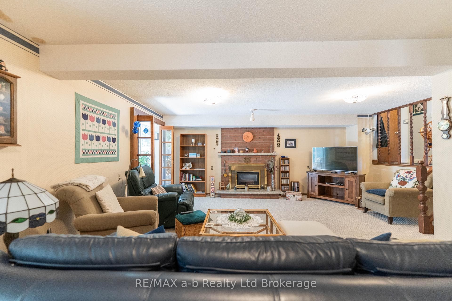 With Gas Fireplace