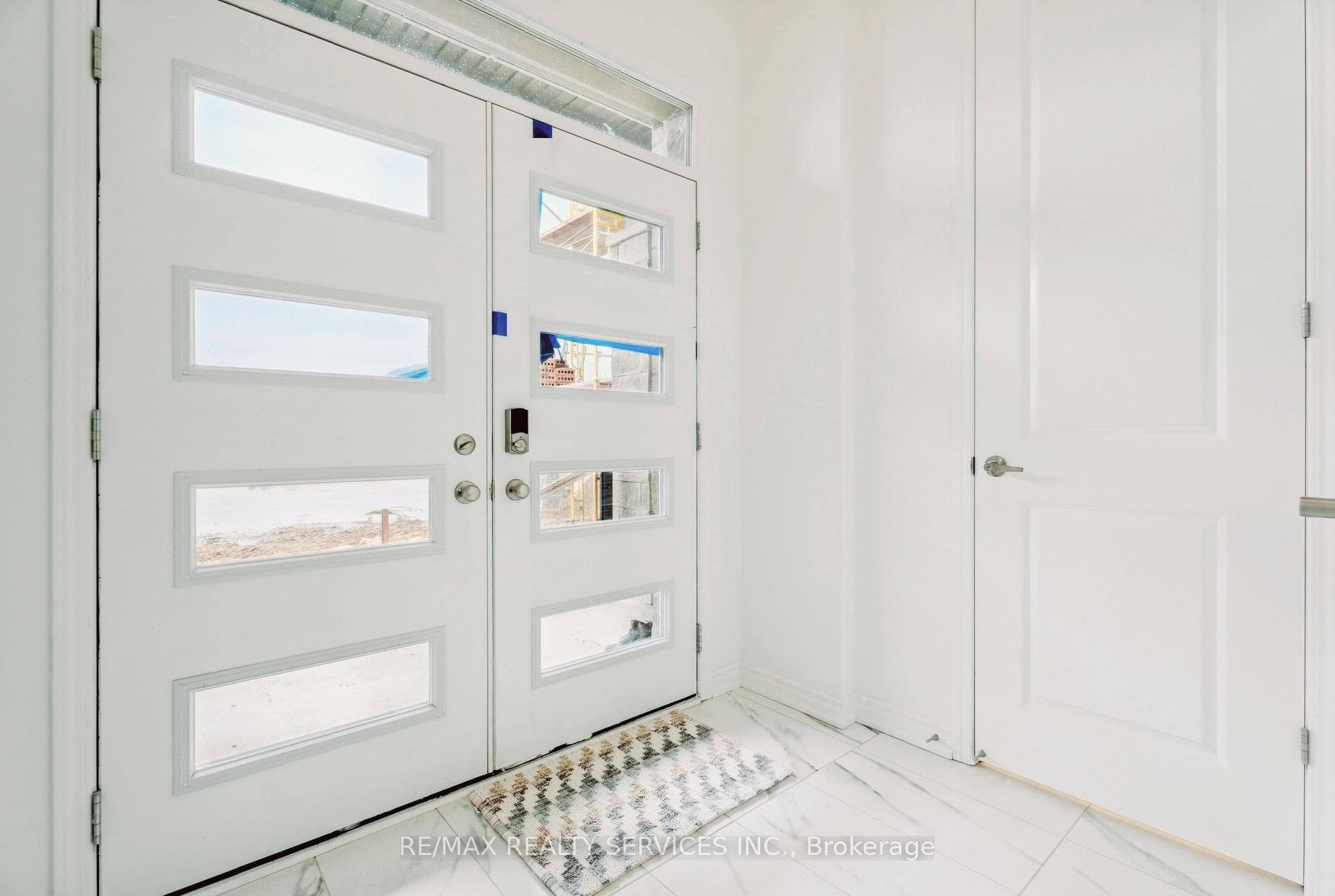 388 Madelaine Drive photo 2