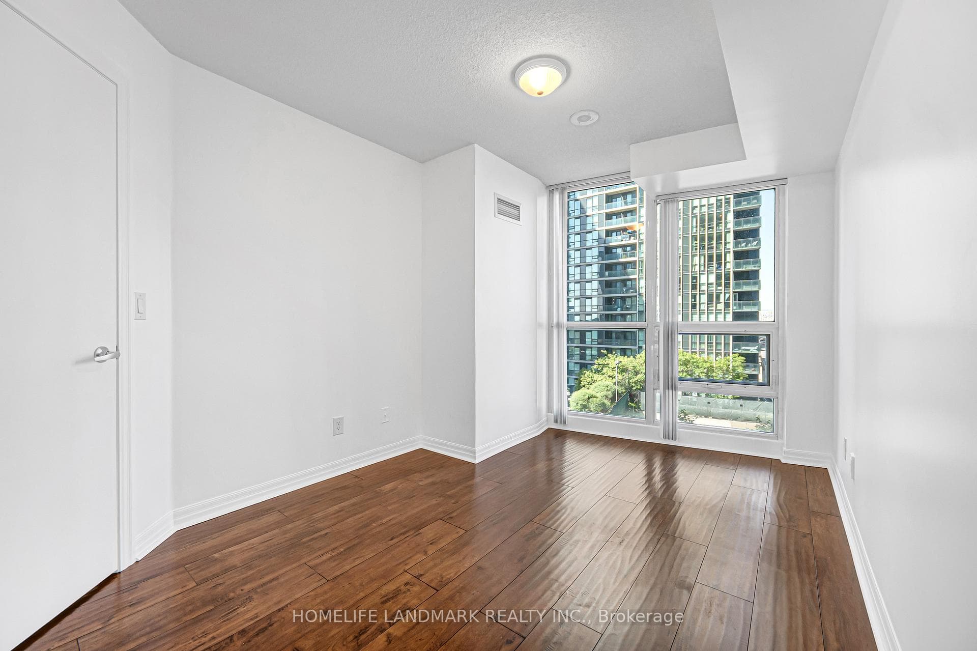 16 Yonge Street Unit 901 photo 35