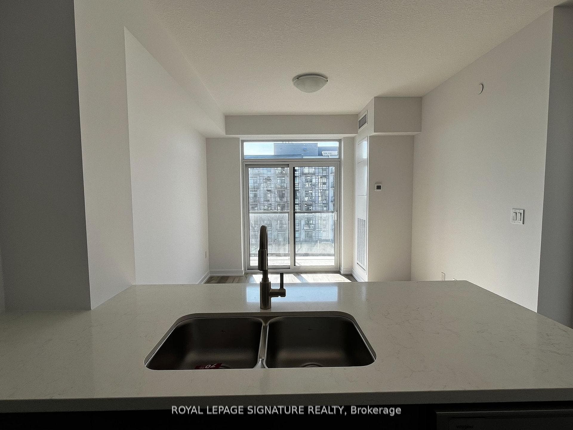 470 Dundas Street Unit 1012 photo 8