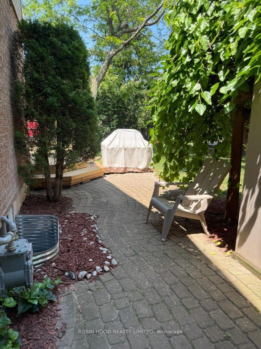 495 Taylor Crescent Unit 495 photo 10