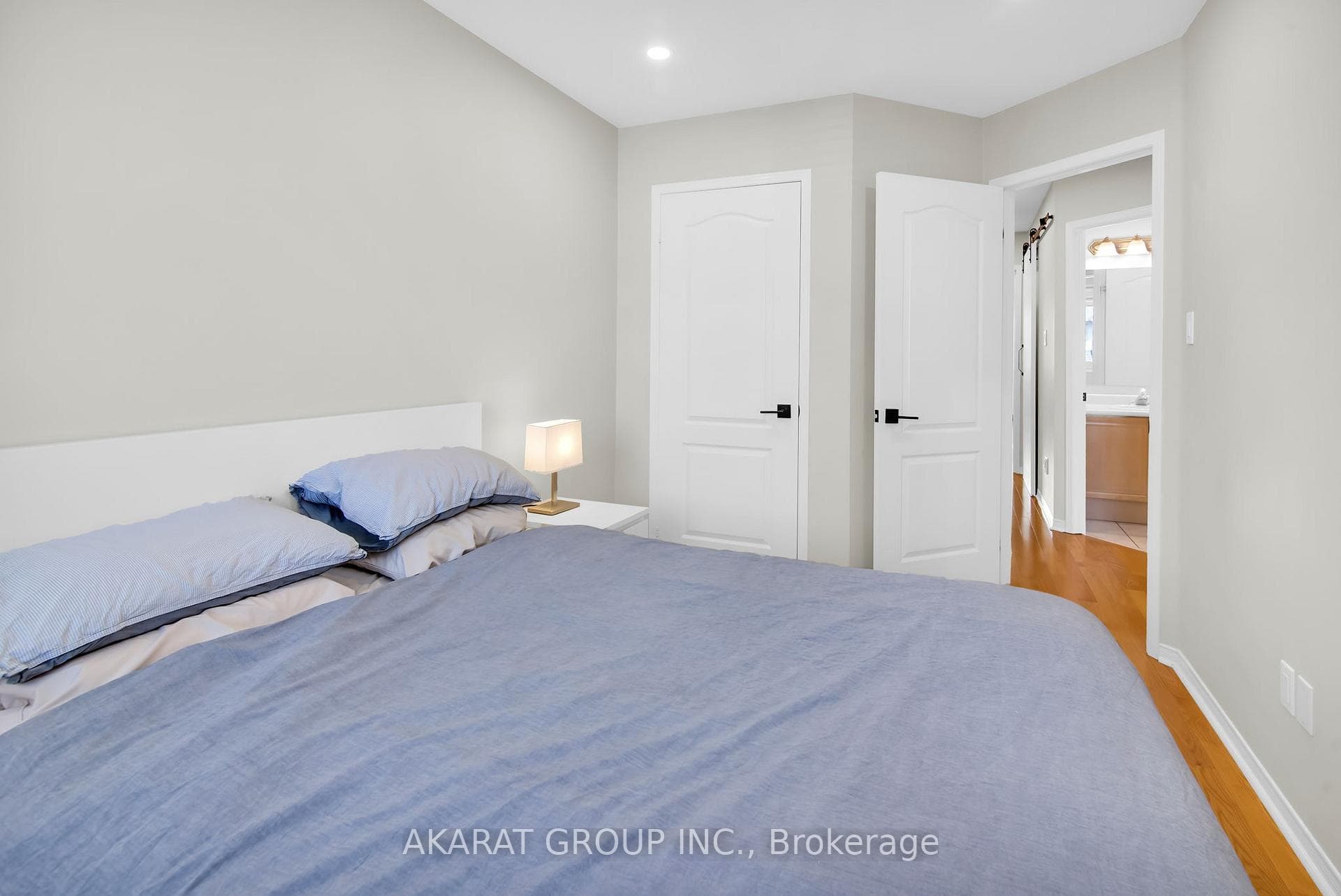 2070 Glenhampton Road photo 23