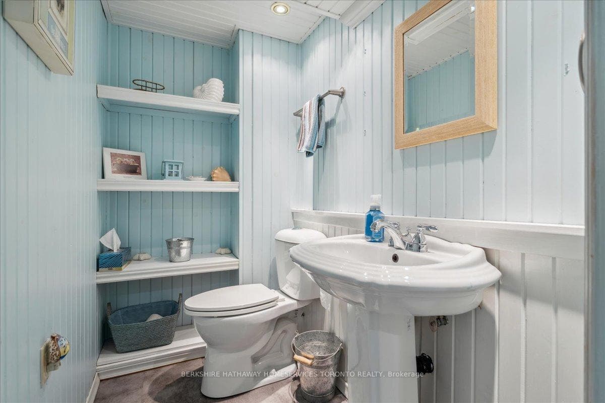 6874 Hickling Crescent photo 38