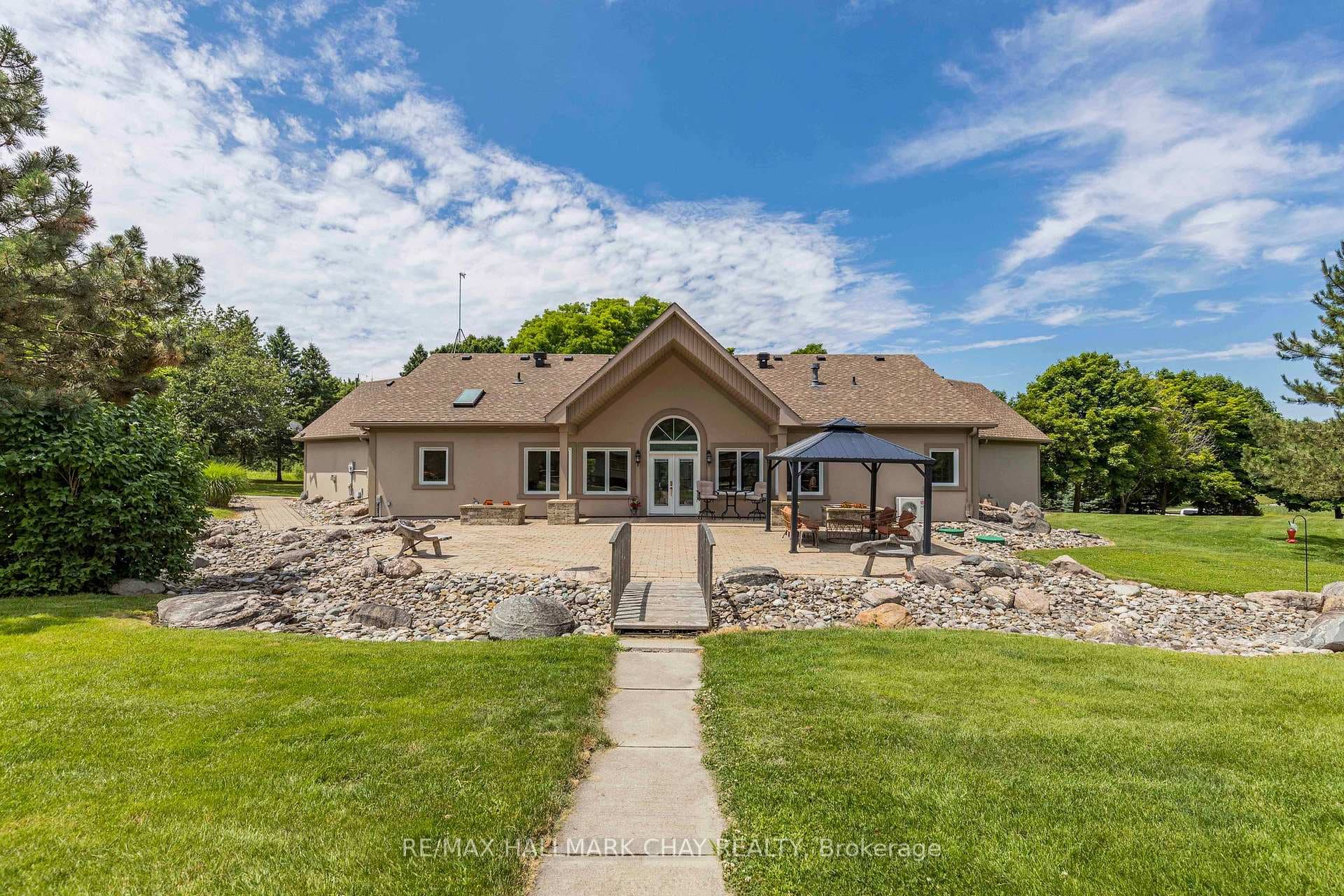 1545 15th Side Road photo 6