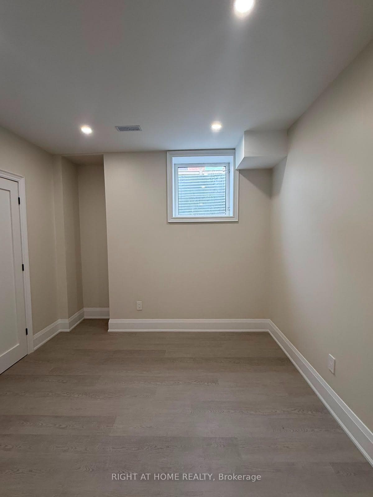 2 Chesney Crescent Unit B photo 12