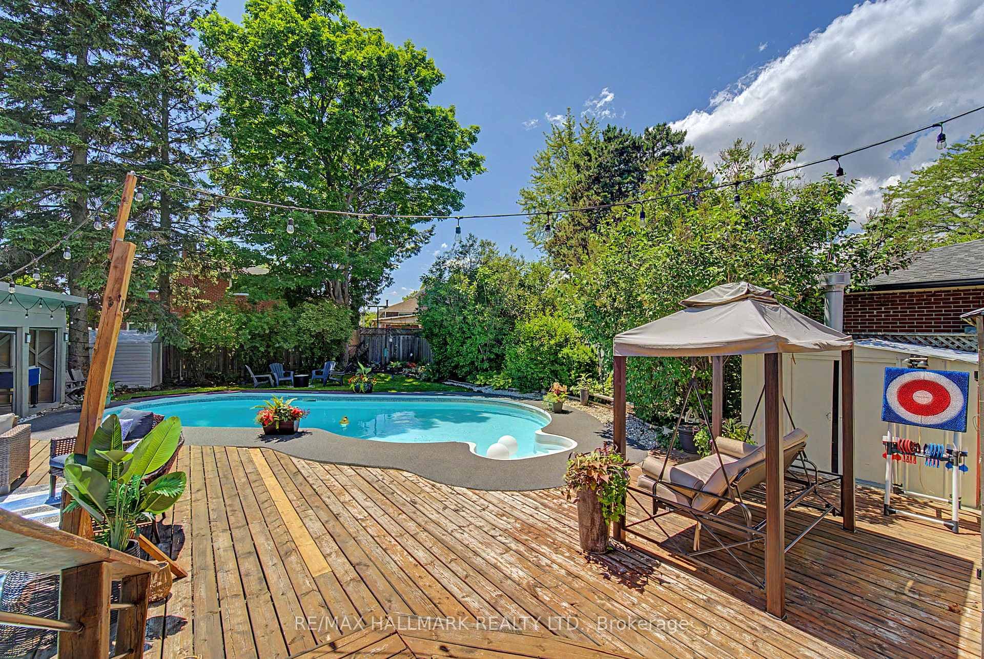 huge entertainers backyard