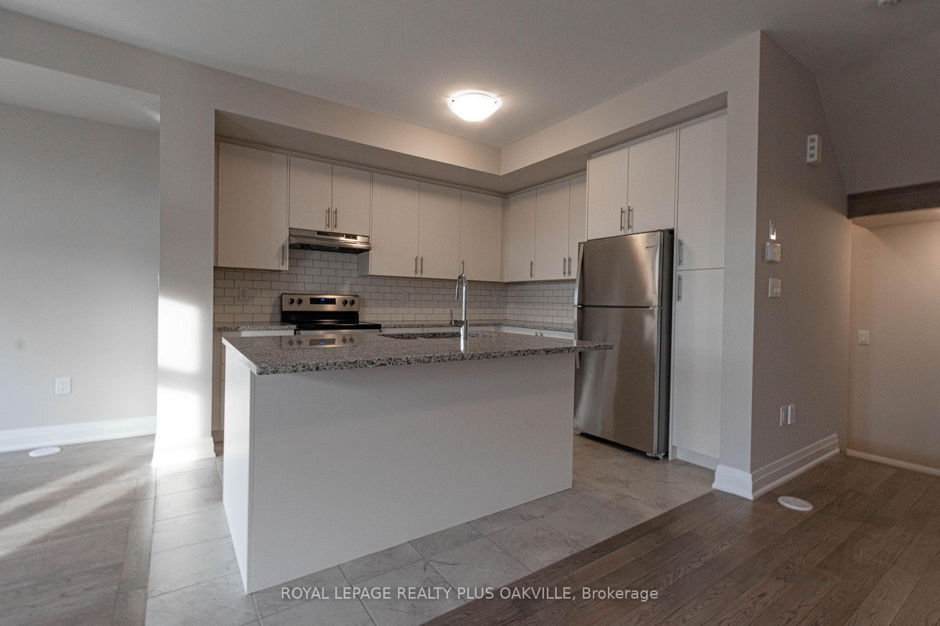 2468 Badger Crescent photo 10