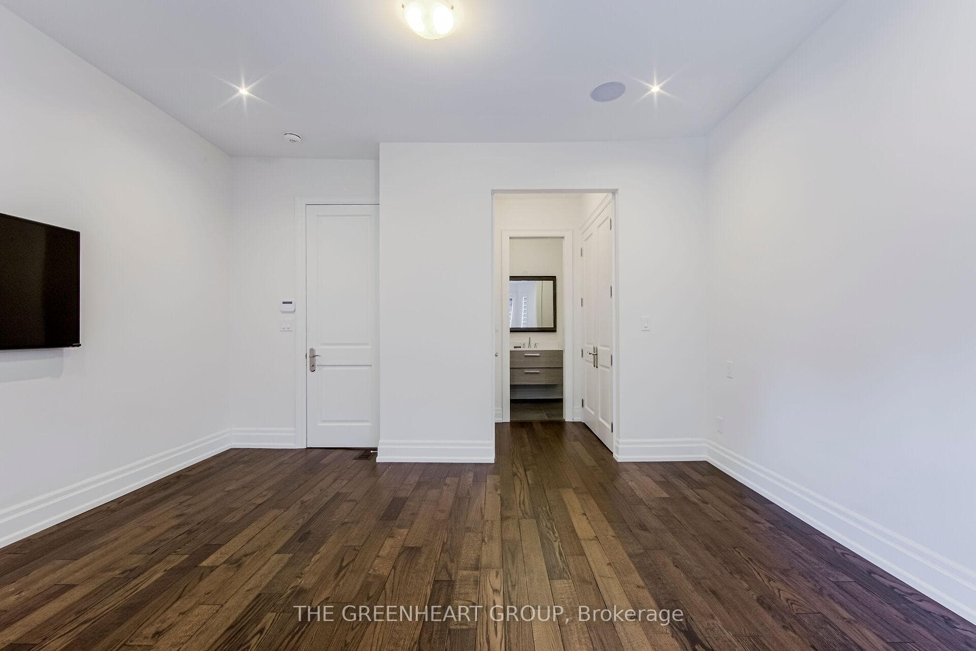 96 Montrose Avenue photo 15