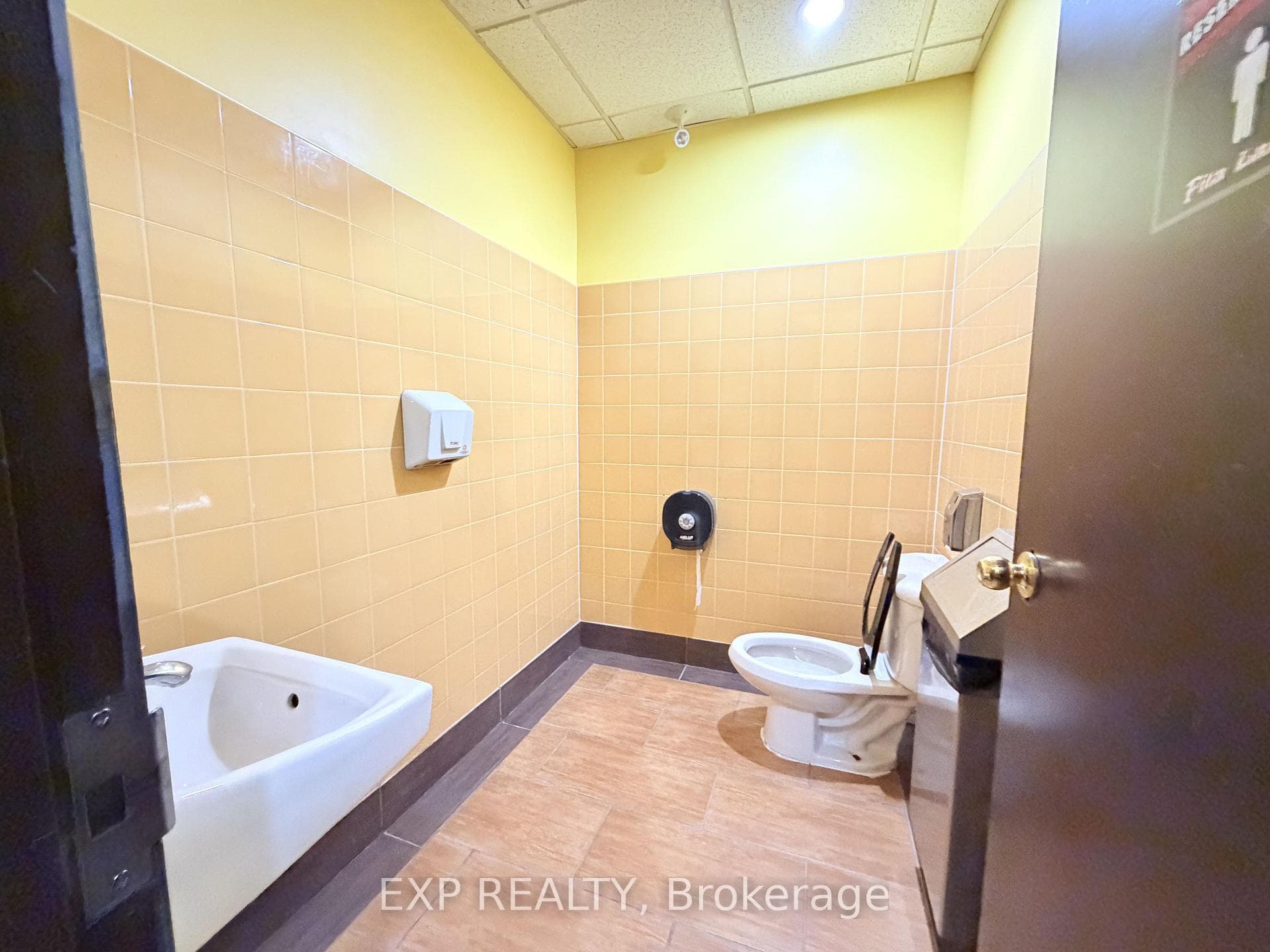 720 Spadina Avenue photo 28