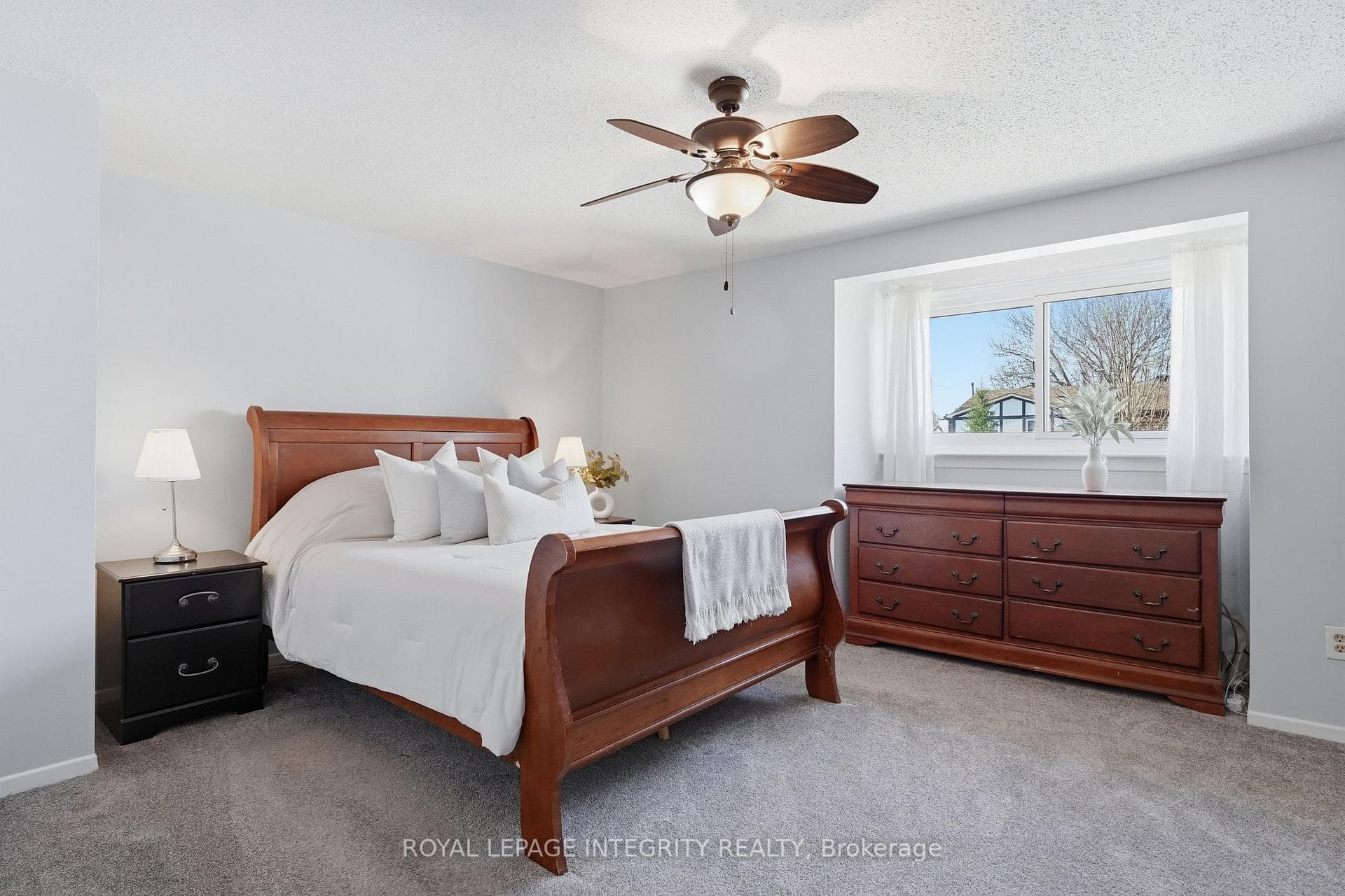 776 Vinette Crescent photo 12