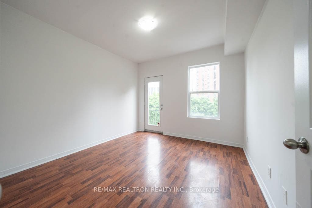414 Jarvis Street Unit PH02 photo 2