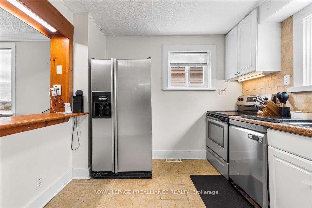 16 Maple Street photo 18