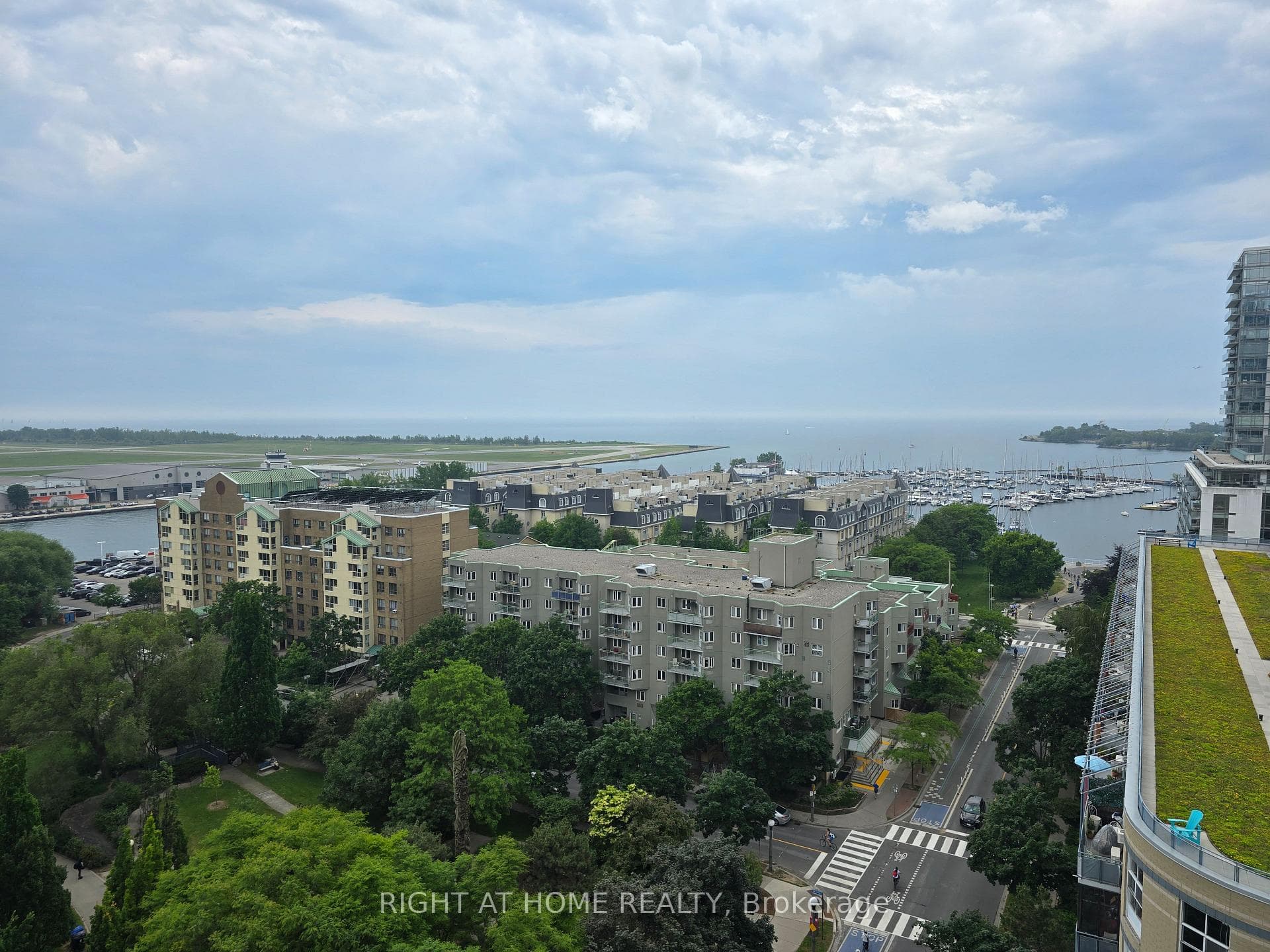 650 Queens Quay Unit 1218 photo 24