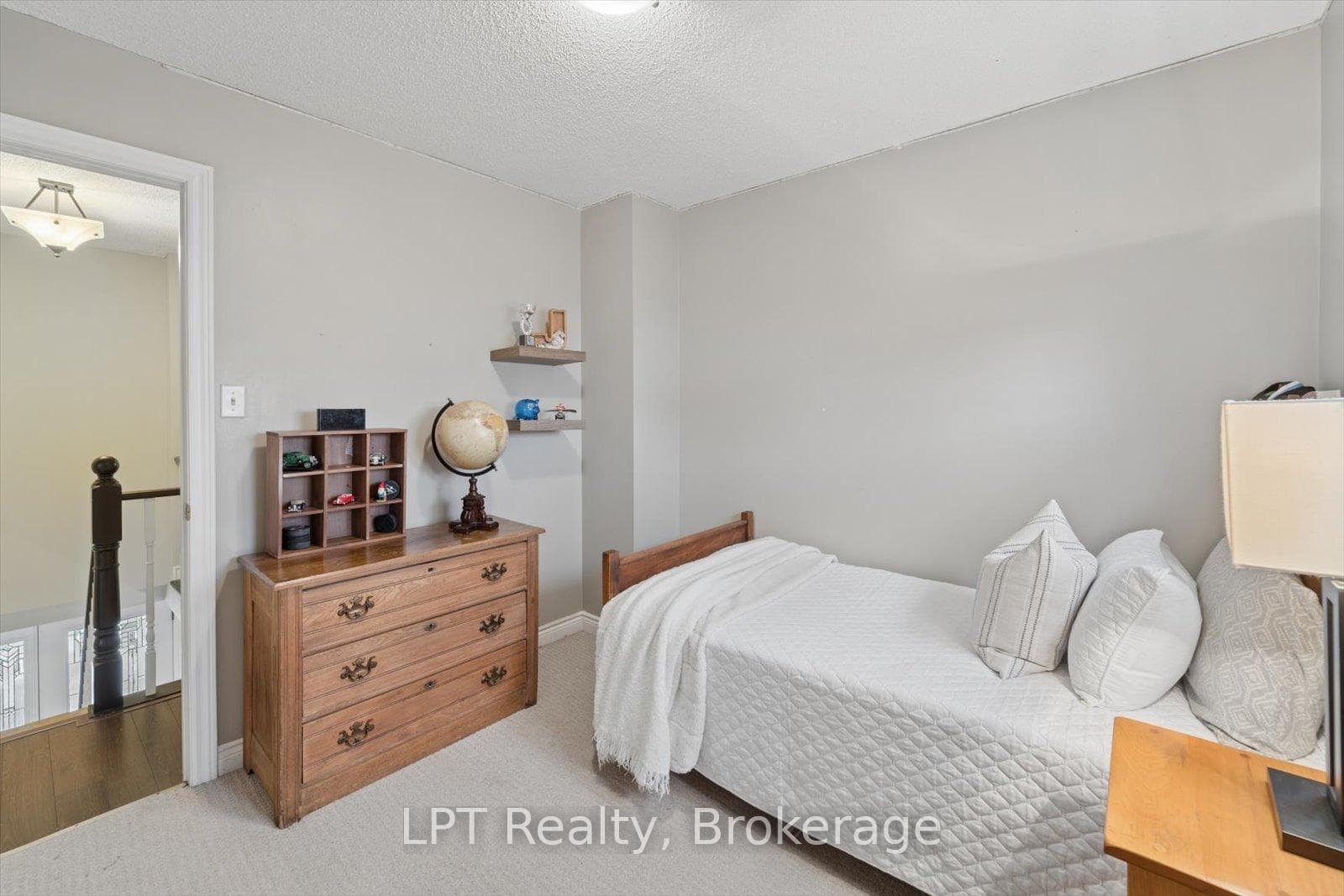 28 Faircomb Crescent photo 31