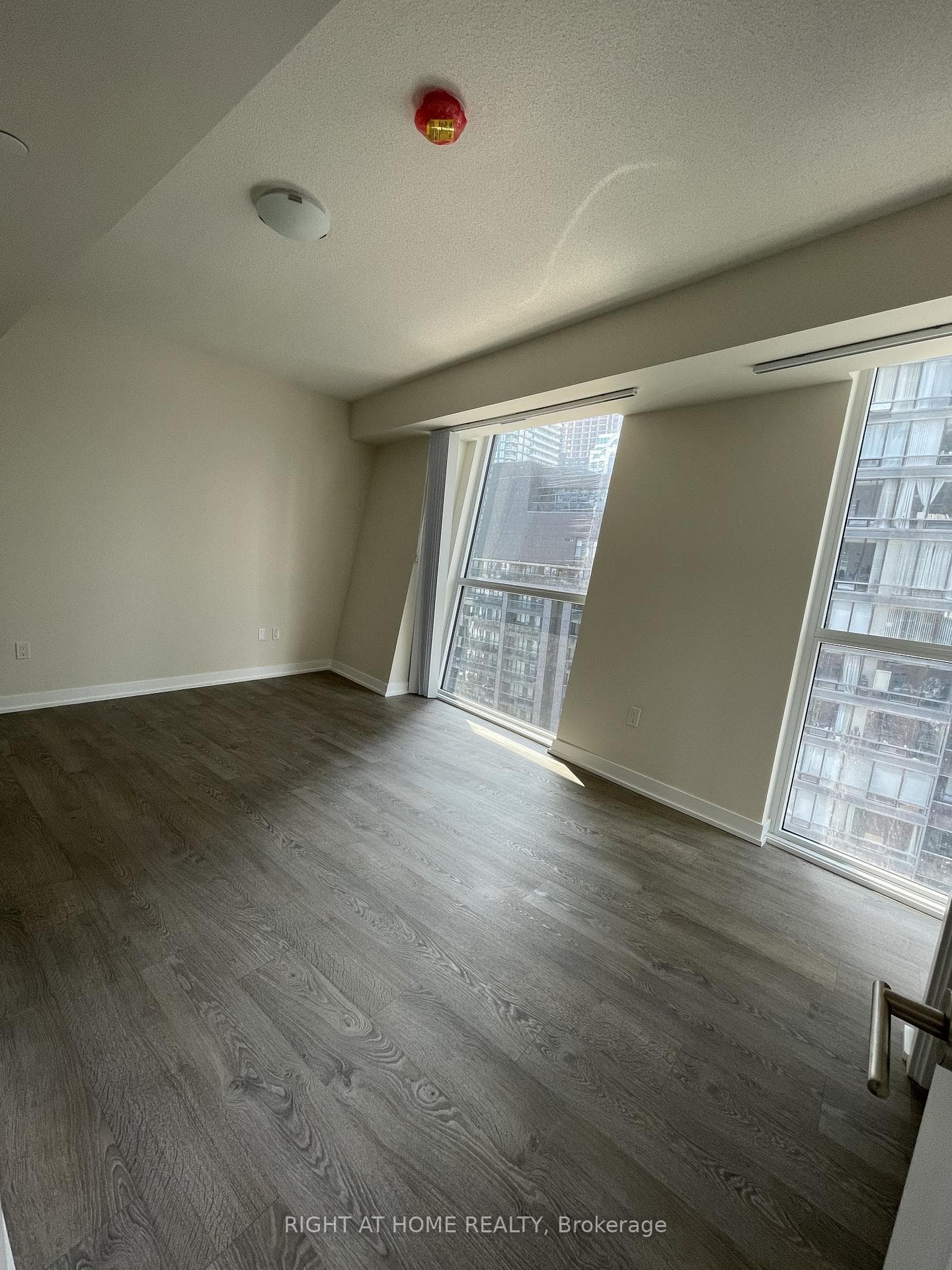 99 John Street Unit 806 photo 7