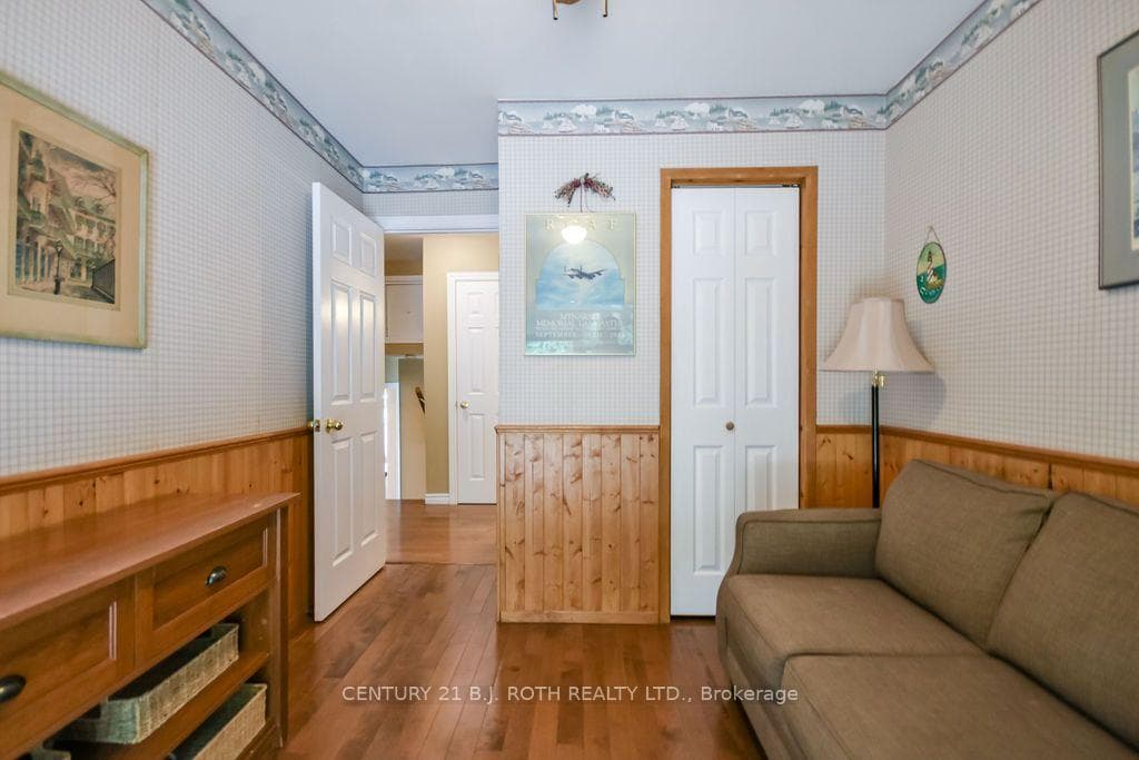 1037 Glen Eagles Crescent photo 26