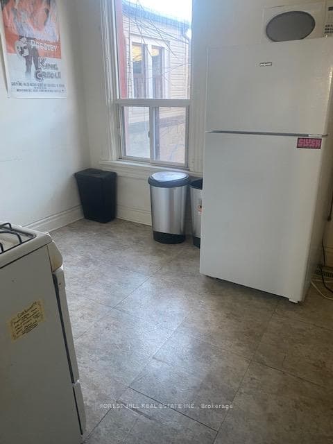 312 College Street Unit 2nd Floor photo 2