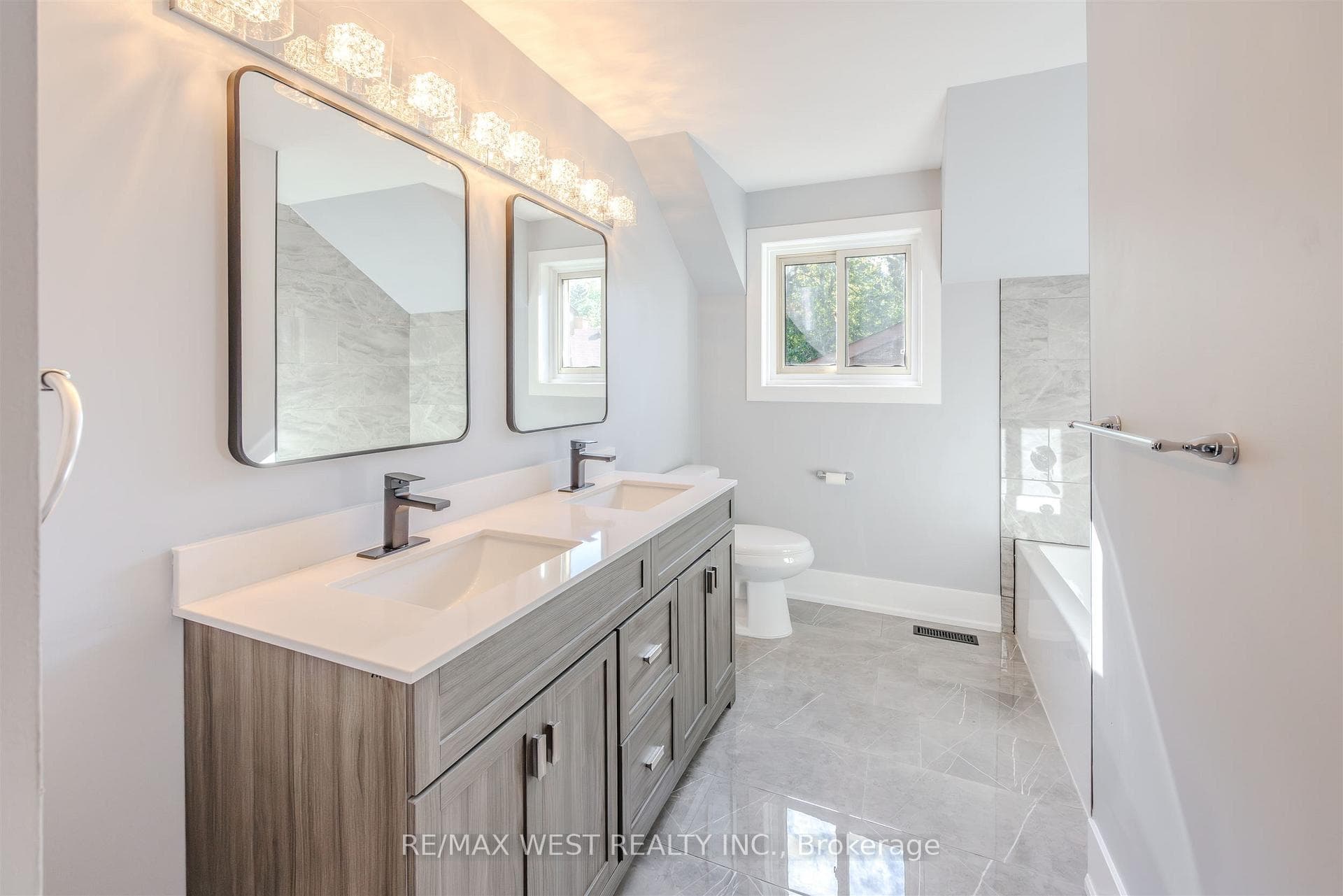 12 Tredvalley Grove photo 34