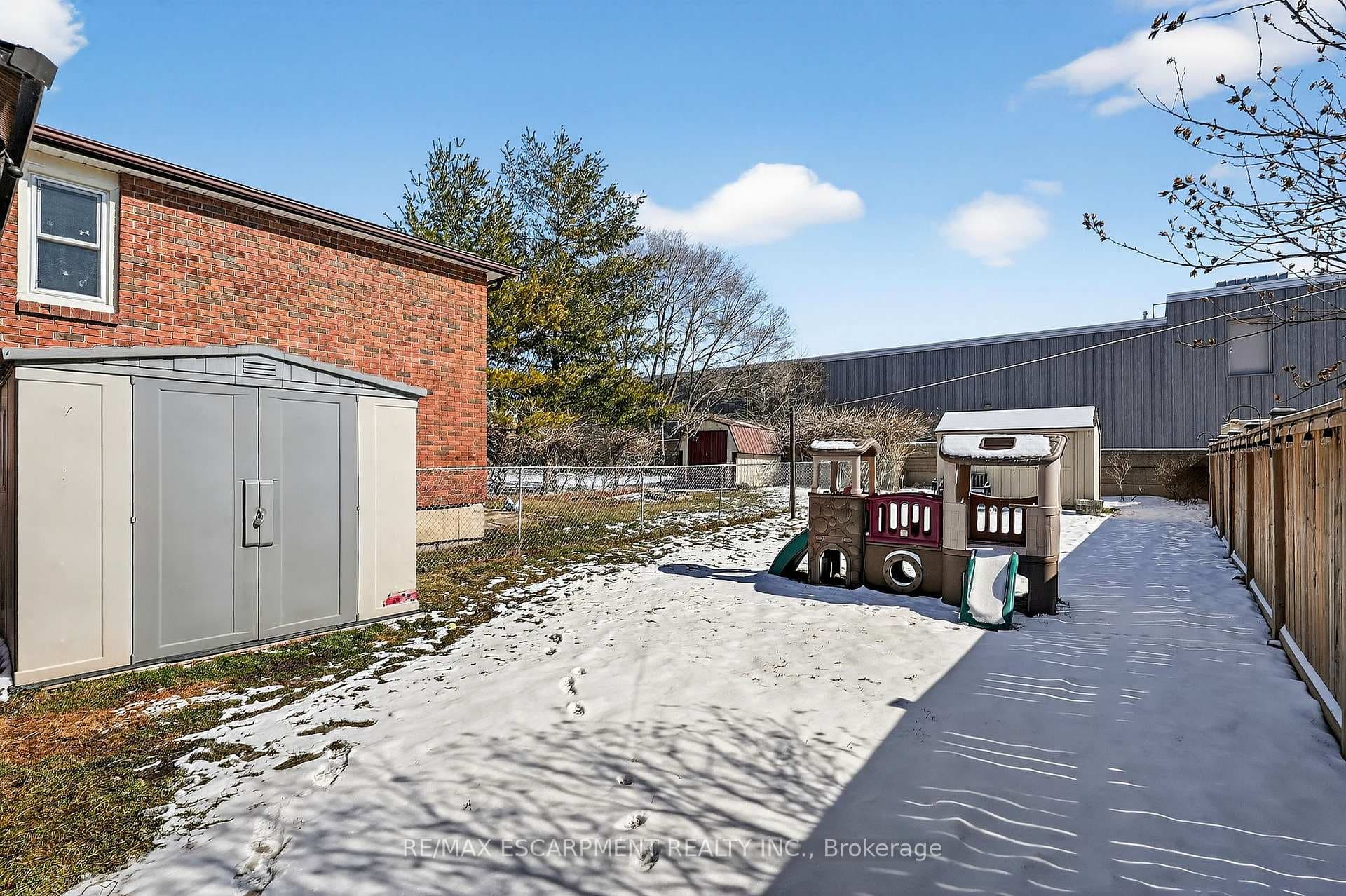 162 Dufferin Street photo 2