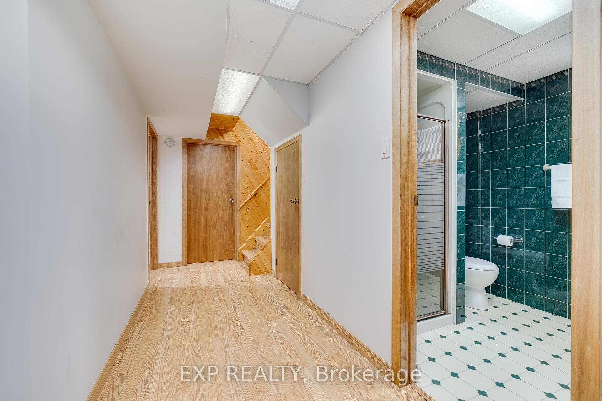 568 Greenbrook Drive photo 23