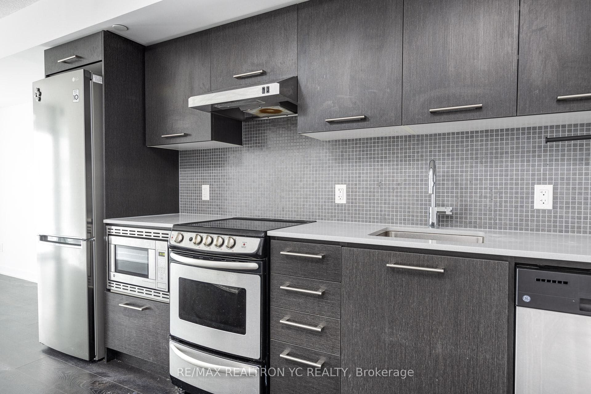 87 Peter Street Unit 719 photo 5