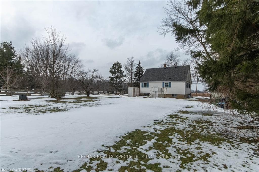 9697 Dickenson Road photo 5