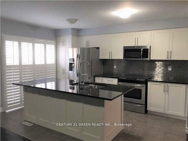 1048 Haxton Heights photo 4