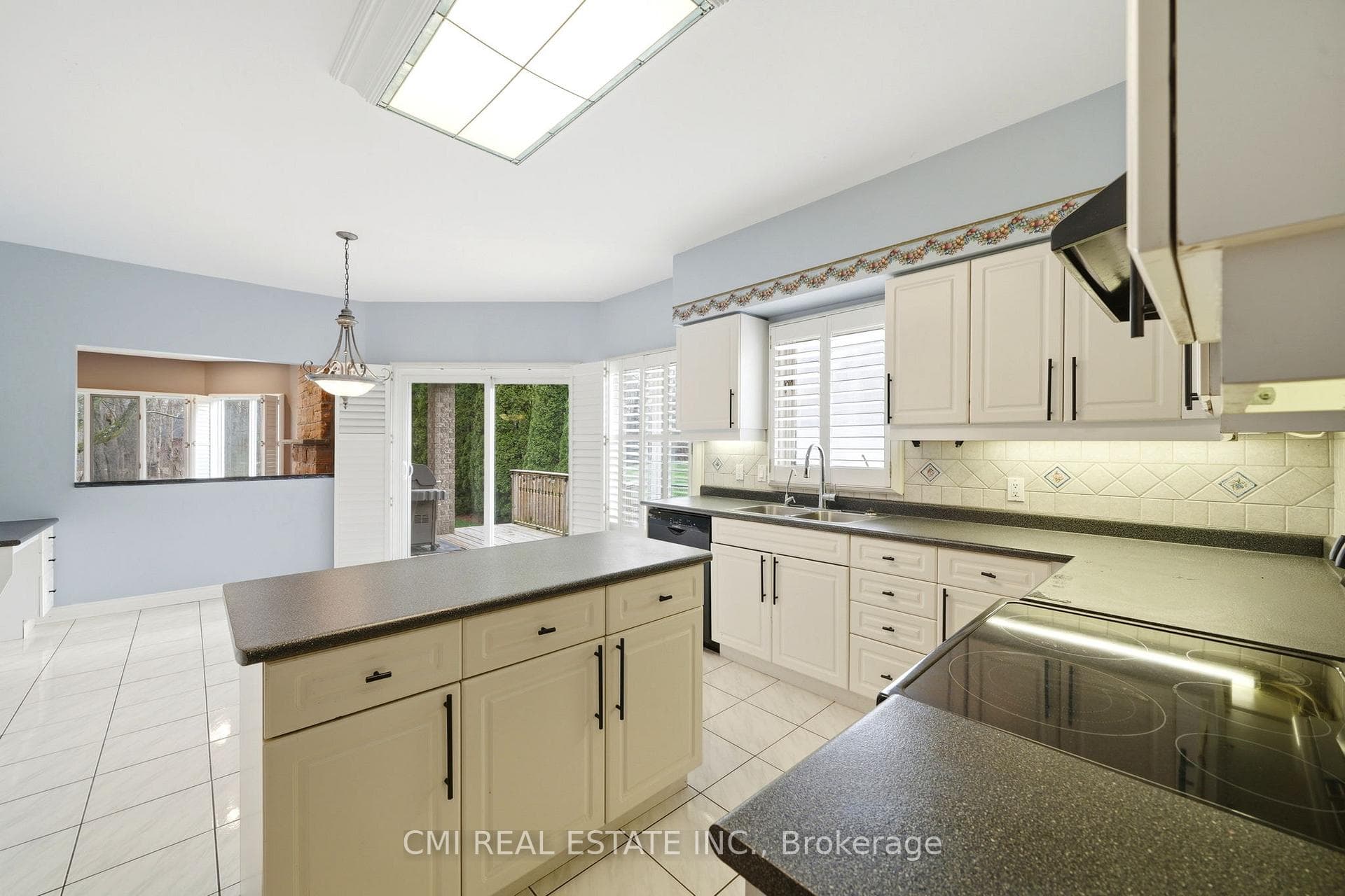 15 Treegrove Circle photo 14