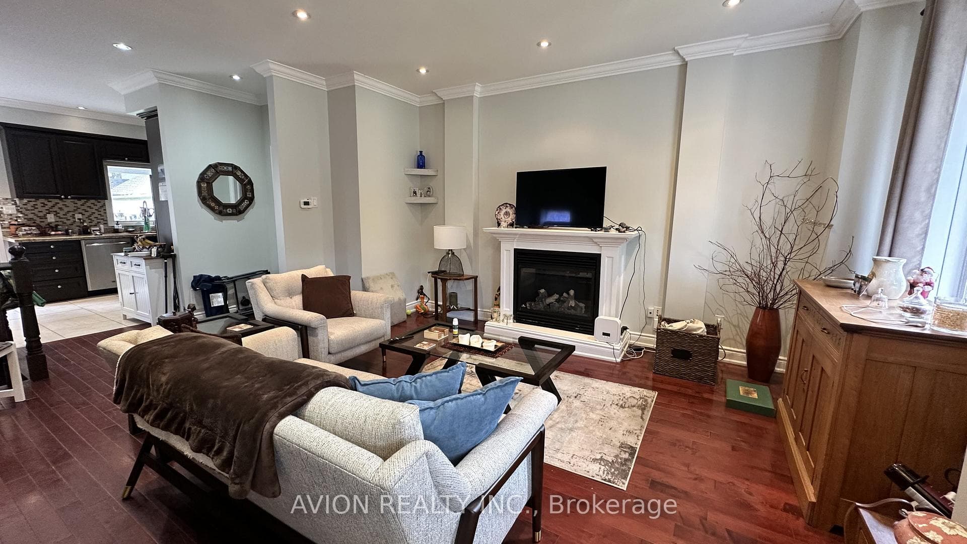 294 Warden Avenue photo 5