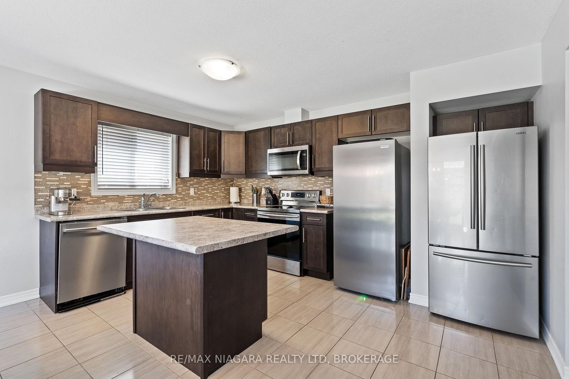 7 Riley Avenue photo 9