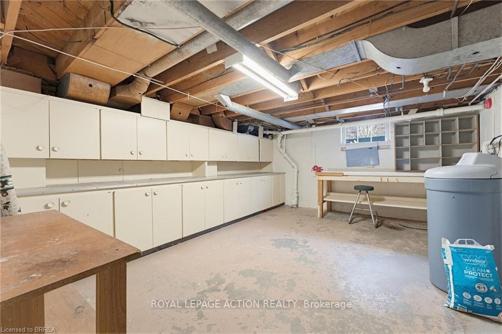 90 Henderson Avenue photo 32