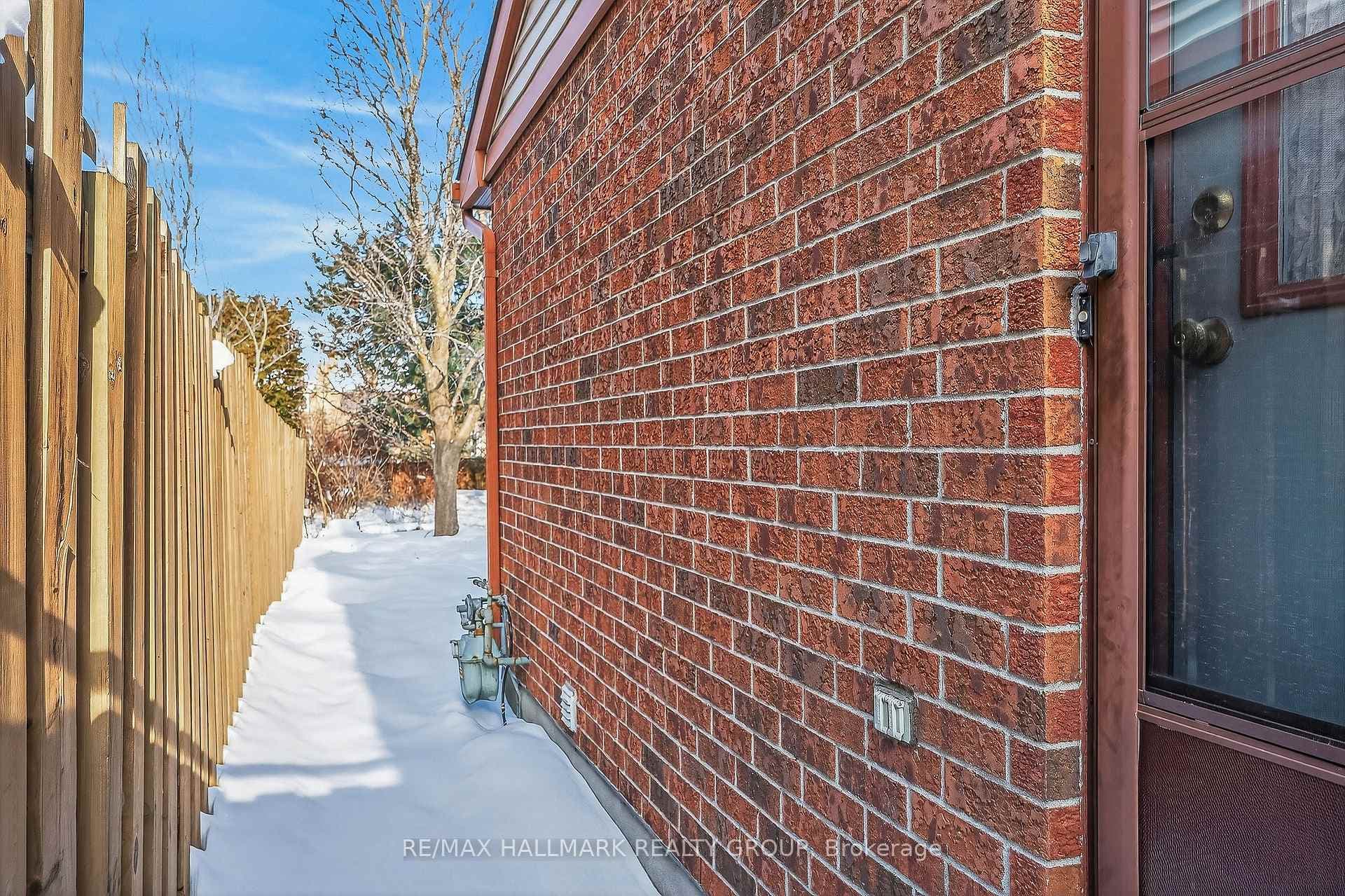 14 Haywood Crescent photo 33