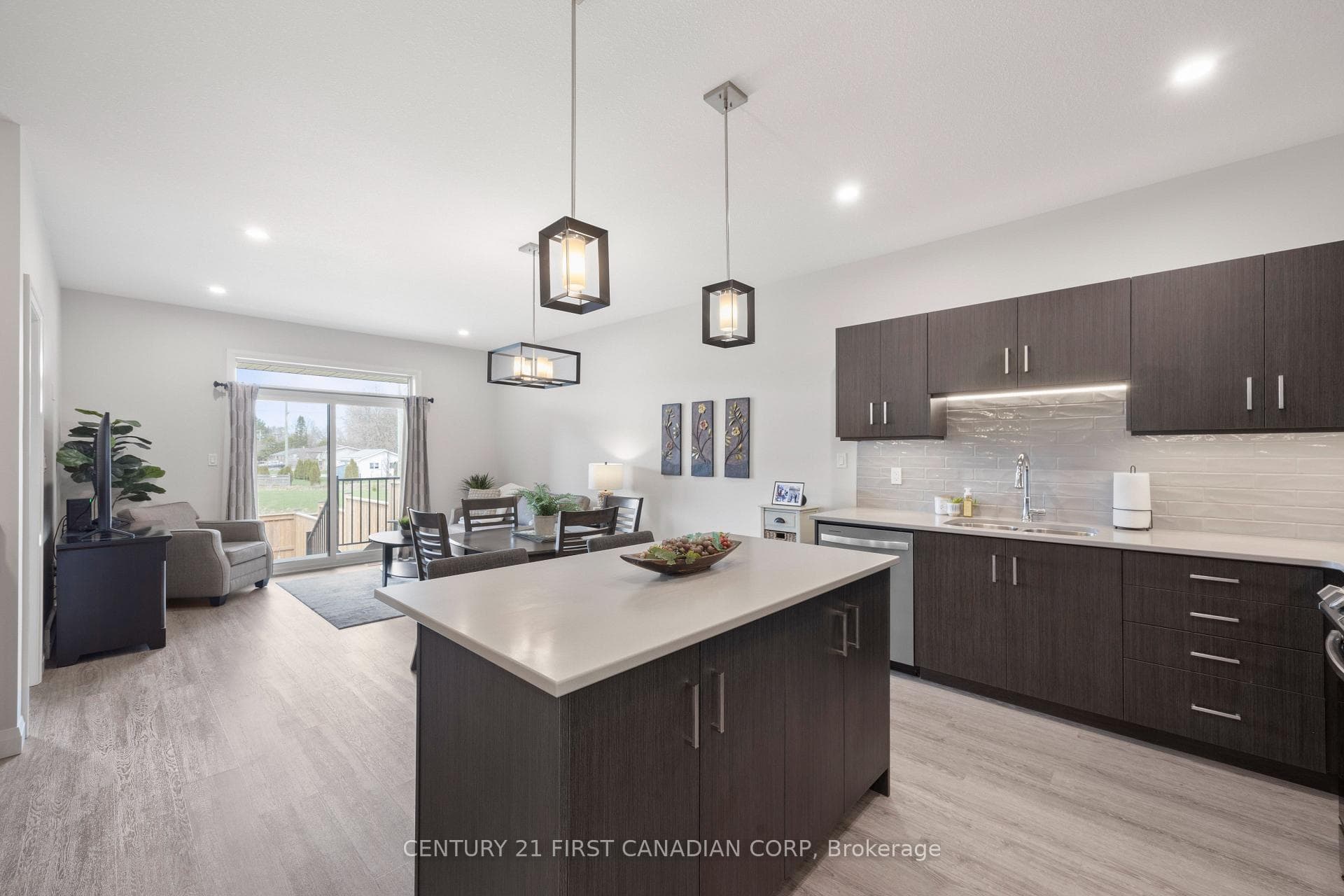 100 Rowe Avenue photo 12