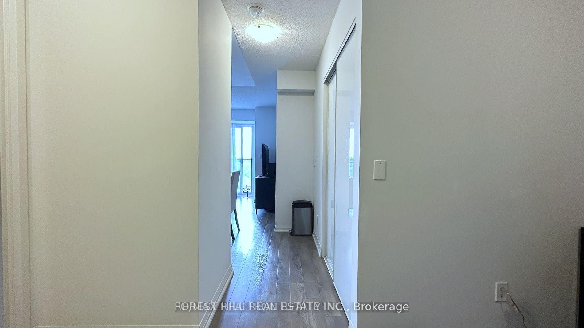 30 Meadowglen Place Unit 2404 photo 14